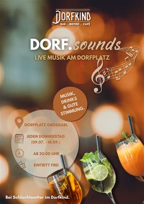 Ein einladendes Plakat für eine Musikveranstaltung am Dorfplatz. Es zeigt bunte Cocktails und Informationen zu Live-Musik und freien Eintritt.