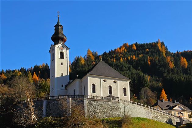 Kirche Großarl im Herbst