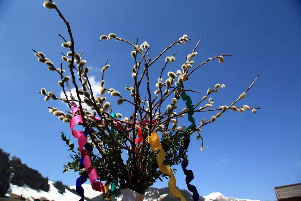 Palmweihe am Dorfplatz und Festgottesdienst