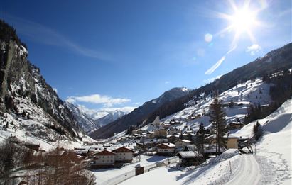 Traditionelles Jahrzahlbrennen mit Fackellauf