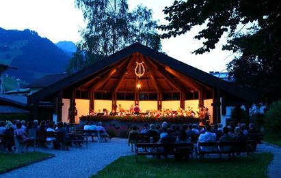 open-air concert 