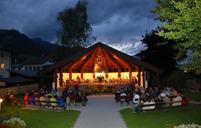 open-air concert 