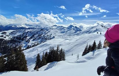 Trial snowshoe hike with "grandiose views at 2000 meters height" 