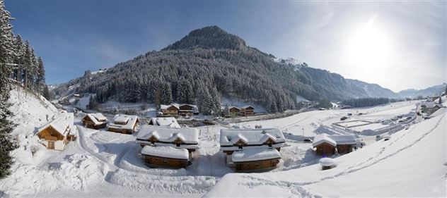 Holzlebn_Almdorf_Panorama_Winter