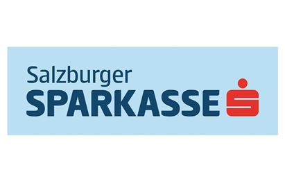 Ein Logo der Salzburger Sparkasse. Es zeigt den Namen in blau auf hellem Hintergrund mit einer roten grafischen Darstellung.
