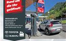 Eine Schnellladestation für Elektroautos in Grossarl mit zwei Ladesäulen. Die Station ist rund um die Uhr geöffnet und bietet einfache Bedienung.