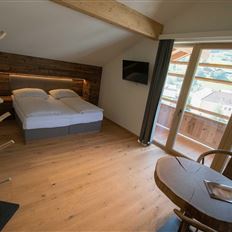 Triple room, shower and bath, toilet, deluxe