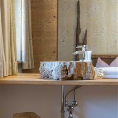 Double room, shower and bath, toilet, 1 bed room