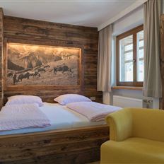 Double room, shower or bath, toilet, balcony