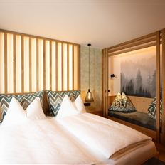 Junior suite, shower or bath, toilet