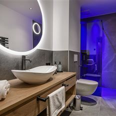 Triple room, shower, toilet