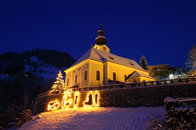 adventmarkt-beleuchtung-kirche