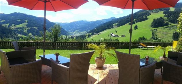 Chill-Out-Lounge mit Talblick