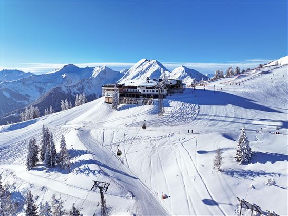 drohnenaufnahme-bergstation-panoramabahn