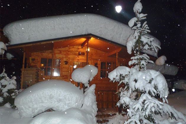 Gartenhütte im Winter