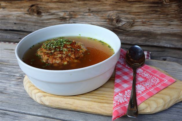 Kaspressknödelsuppe auf der Ellmaualm