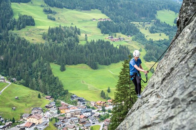 Klettern am Klettersteig Hüttschlag